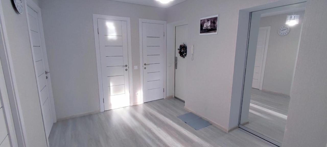 Large Apartment Near The Airport And City Center คีชีเนา ภายนอก รูปภาพ